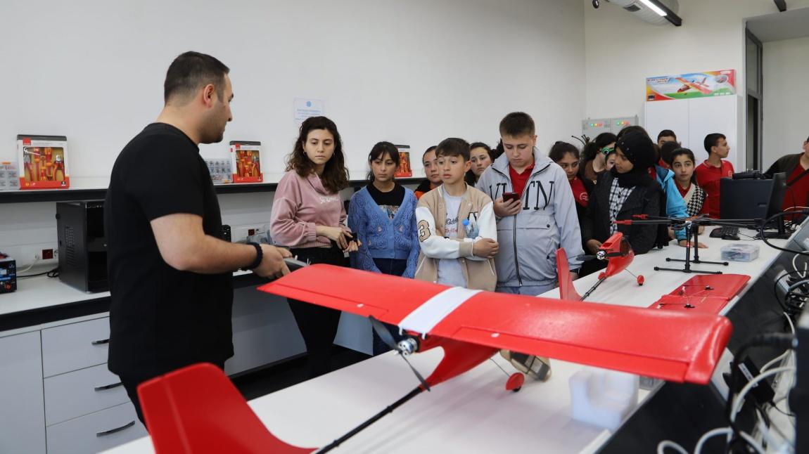 7. sınıfımız öğrencileri Sivas Bilim ve Teknoloji Üniversitesini ziyaret ettiler.