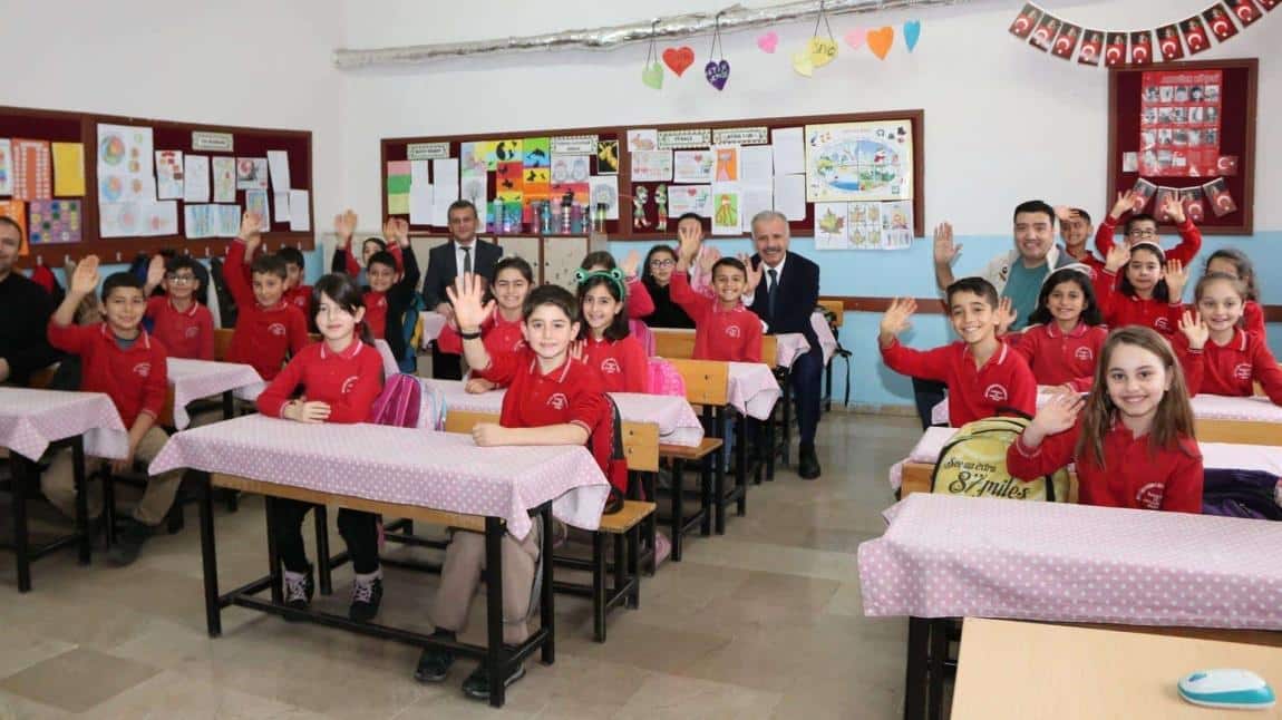 Sivas il milli eğitim müdürü Necati YENER okulumuzu ziyaret etti.